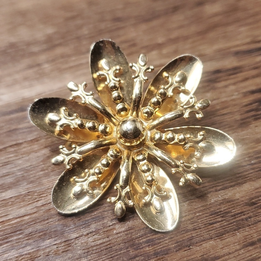 B835 celtic flower‎ brooch